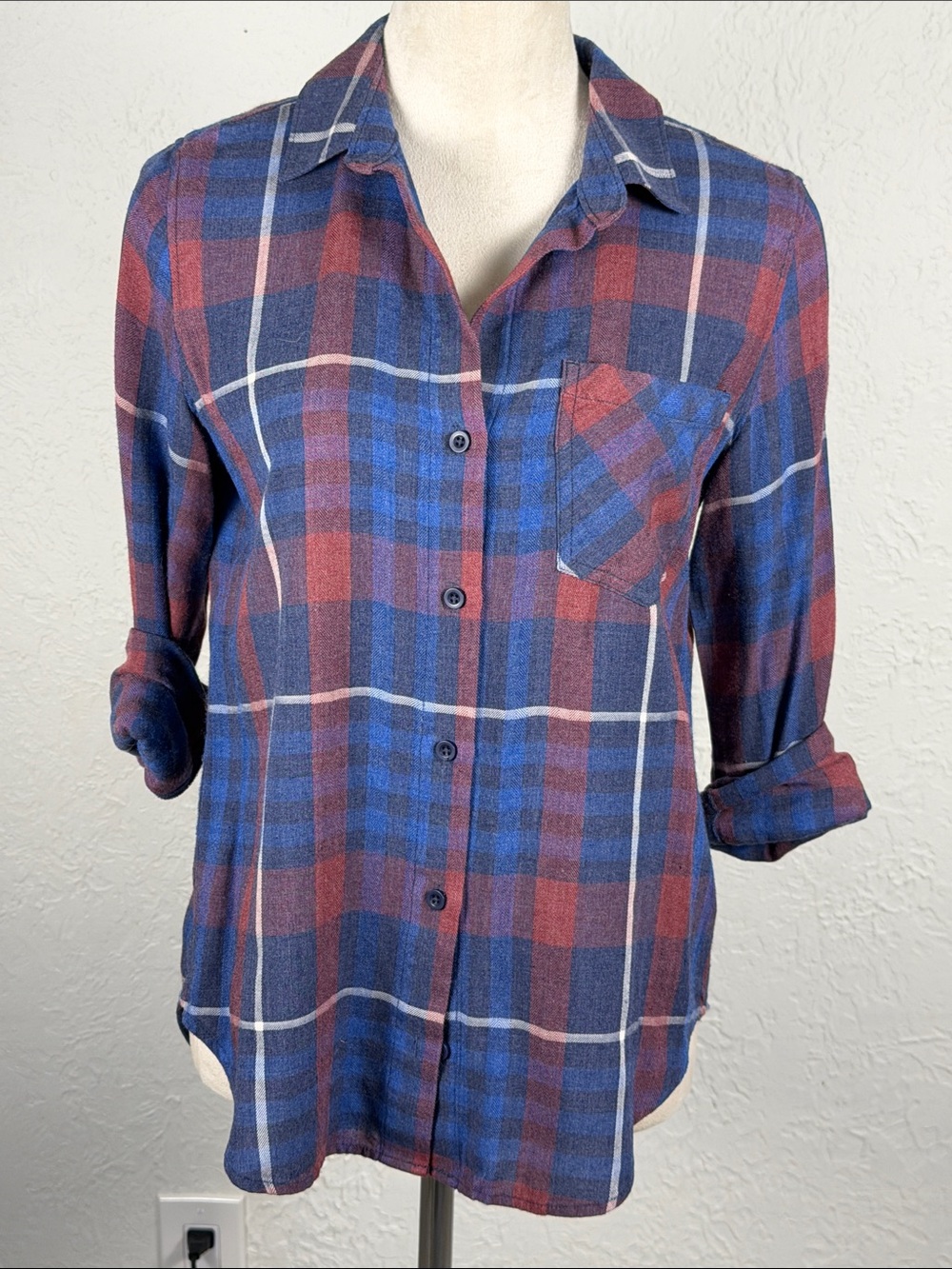 cloth & stone Plaid Button-Down Shirt in Blue and Red size small EUC